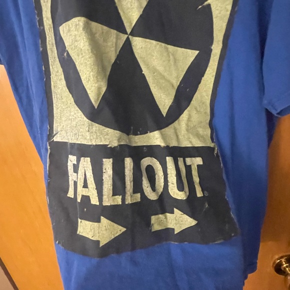 Mens fallout tshirt - Picture 4 of 4